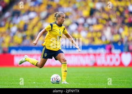 Stockholm, Schweden. 28.. Juni 2022. Stockholm, Schweden, 28. 2022. Juni: Filippa Angeldal (16 Schweden) kontrolliert den Ball (Action) während des Internationalen Freundschaftsspiels zwischen Schweden und Brasilien in der Friends Arena in Stockholm, Schweden. (Daniela Porcelli /SPP) Quelle: SPP Sport Press Foto. /Alamy Live News Stockfoto