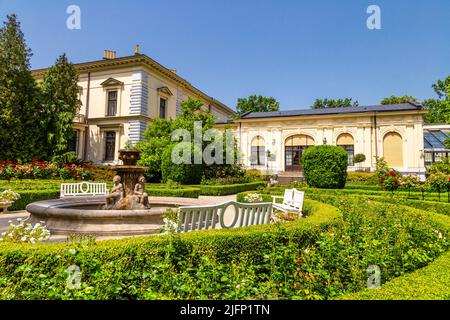 Brunnen und Gärten im Museum des Herbst Palace (Muzeum Pałac Herbsta), Lodz, Polen Stockfoto