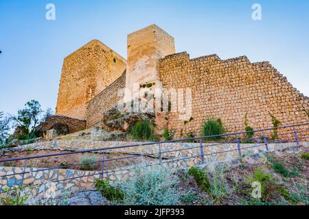 Die Burg von Hornos ist eine Festung aus dem 13.. Jahrhundert, die sich in der Stadt Hornos, im Naturpark der Sierras de Cazorla, Segura y las Villas, Ja, befindet Stockfoto