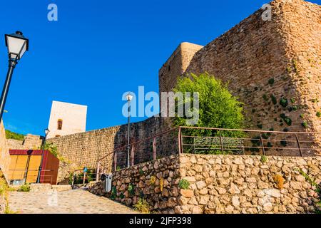 Die Burg von Hornos ist eine Festung aus dem 13.. Jahrhundert, die sich in der Stadt Hornos, im Naturpark der Sierras de Cazorla, Segura y las Villas, Ja, befindet Stockfoto