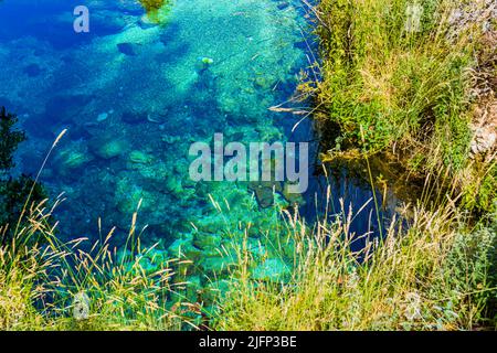 Der Fluss Segura wird in der Sierra de Segura geboren, 5 Kilometer von Pontón Bajo entfernt, in einem kleinen Dorf namens Fuente Segura, in der Gemeinde Santia Stockfoto