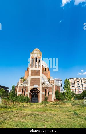 Die Christ the Saviour Serbisch-orthodoxe Kathedrale in Pristina, Kosovo. Es ist eine berühmte unvollendete serbisch-orthodoxe christliche Kirche im Kosovo Stockfoto