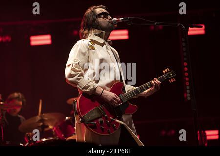 Manchester Indie Band The Courteeners tritt am 25. September 2021 vor 50.000 Fans auf dem Old Trafford Cricket Ground in Manchester auf. Aus dem Inhalt: The Courteeners, Liam Fray wo: Manchester, Vereinigtes Königreich Wann: 25. September 2021 Credit: Graham Finney/WENN Stockfoto