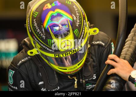 Silverstone, Großbritannien. 02.. Juli 2022. SILVERSTONE, England, 02. JULI 2022; #44, Lewis HAMILTON, GBR, Mercedes AMG F1 Team, HELM Quelle: SPP Sport Pressefoto. /Alamy Live News Stockfoto