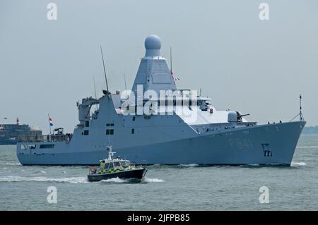 Das Offshore-Patrouillenschiff HNLMS Zeeland (P841) der Royal Netherlands Navy kam am 7.. Juni 2013 in Portsmouth, Großbritannien, an. Stockfoto