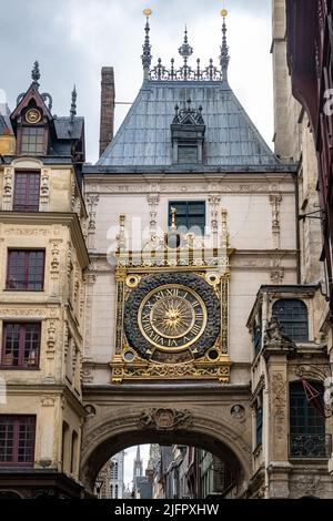 Rouen, historische Stadt in Frankreich, die Gros-Horloge im mittelalterlichen Zentrum Stockfoto