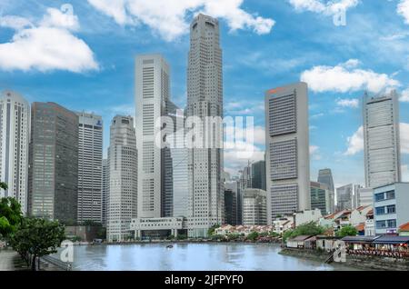 Singapur, Singapur - 14. Mai 2022: Business Center, Wolkenkratzer in der modernen Metropole, Stadt. Stadtbild von Singapur. Stadtlandschaft von Singapur Stockfoto