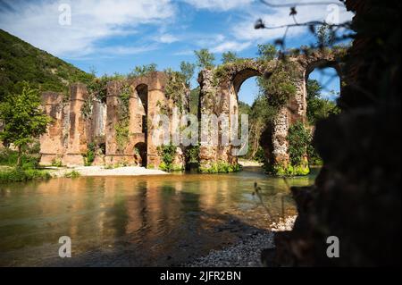 oman Aquädukt des antiken Nikopolis beginnt am nördlichen Ende des Louros, in der Nähe des Dorfes St. George, nördlich von Filippiada, Preveza, Griechenland Stockfoto