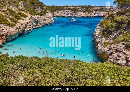 Türkisfarbenes Wasser auf Mallorca. Moro Beach. Mittelmeerküste. Spanien Stockfoto