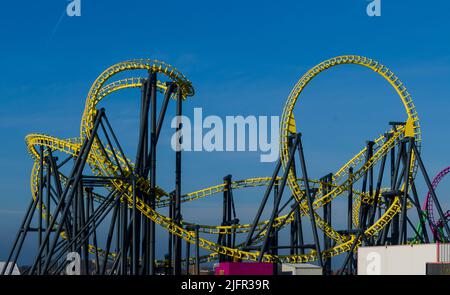 Farbenfrohe Achterbahn Stockfoto