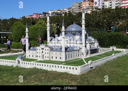 ISTANBUL, TÜRKEI - 14. SEPTEMBER 2017: Es ist ein Layout der Suleymaniye Moschee im Miniatürk Park. Stockfoto