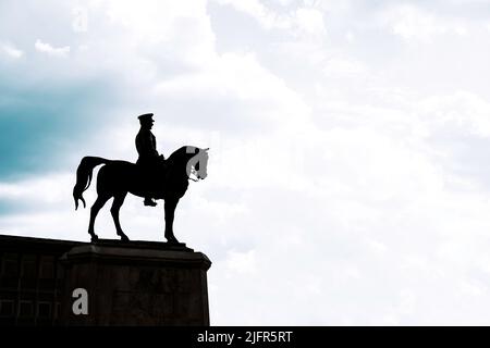 Silhouette des Denkmals von Mustafa Kemal Atatürk in Ulus Ankara mit Kopierraum. Türkische Nationaltage oder öffentliche Tage. 19.. Mai oder 23.. april oder 30 Stockfoto