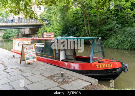 Titus das Saltaire-Ausflugsboot, auf dem Leeds und Liverpool Kanal in Saltaire, Bradford, Großbritannien. Stockfoto