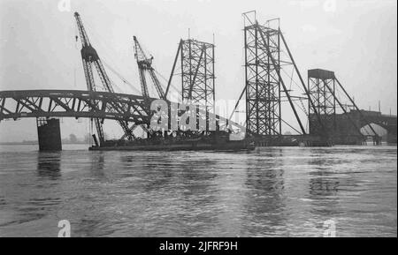 Waalbrug Wird Wieder Aufgebaut Stockfoto