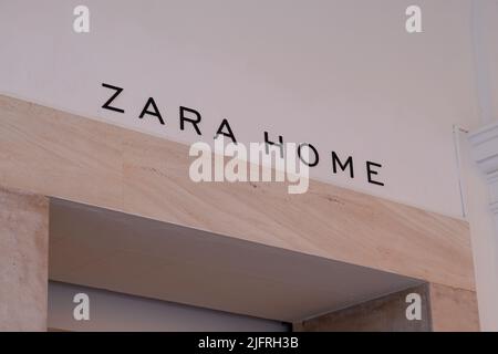 Bordeaux , Aquitaine Frankreich - 06 12 2022 : zara Home Shop Markenlogo und Textschild an der Fassade Wand Eingang Store Stockfoto