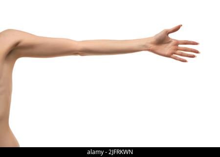 Arm und Handfläche der jungen Frau gestreckt. Isoliert auf weißem Hintergrund. Stockfoto