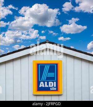 Werbe- und Firmanschild des Discounter Aldi Süd Stockfoto