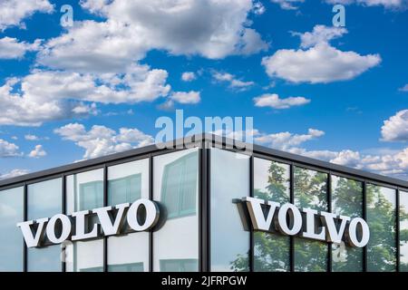 Werbe- und Firmenschild der Firma Volvo Stockfoto