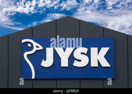 Werbe- und Firmenschild der Firma JYSK Stockfoto