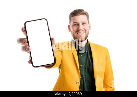 Mann zeigt Smartphone mit leerem Bildschirm Stockfoto