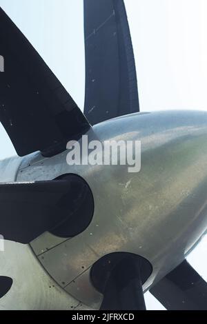 Nahaufnahme von 6-Blatt-Propellern aus alten Flugzeugen Stockfoto