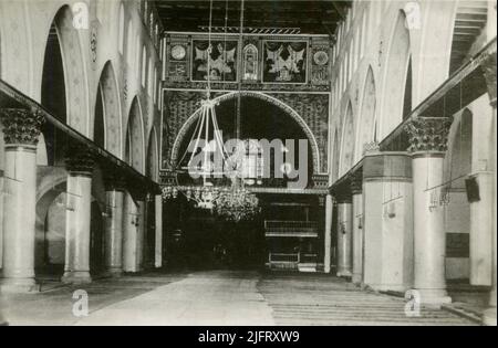 Innenraum der Al Aqsa Moschee auf dem Tempelberg in der Altstadt von Jerusalem. 1930s Stockfoto