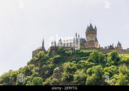 Cochem, eine deutsche Stadt an der Mosel im Landkreis Cochem-Zell, Rheinland-Pfalz, Deutschland. Die Stadt hat ein Schloss und Fachwerkgebäude. Stockfoto