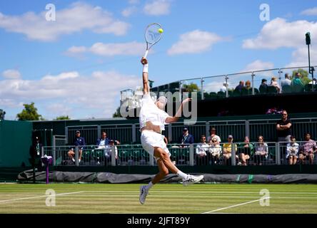 Gabriel Debru in Aktion während seines Juniorenmatches in der zweiten Runde gegen Aidan Kim auf Platz 12 am 9. Tag der Wimbledon Championships 2022 beim All England Lawn Tennis and Croquet Club in Wimbledon. Bilddatum: Dienstag, 5. Juli 2022. Stockfoto