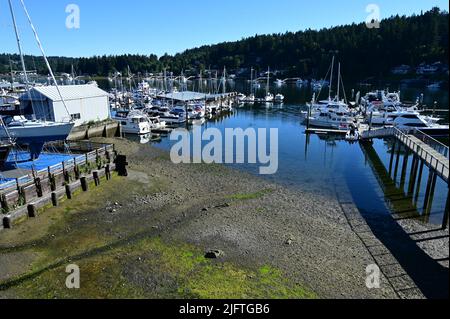 Gig Harbor, Washington, USA-Juni 25 2022: Gig Harbor an einem warmen Sommermorgen im Juni. Stockfoto