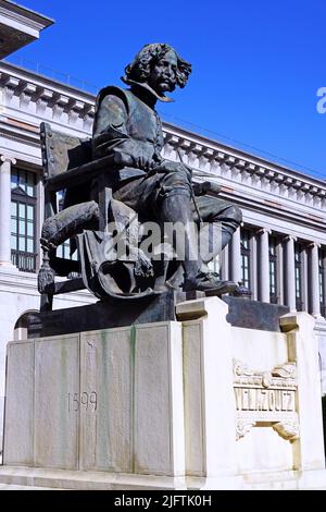 Statue von Diego Velázquez (1599 – 1660) vor dem Museo del Prado oder dem Prado Museum.Spanischer Maler.Madrid Spanien Stockfoto