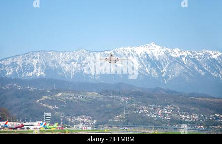 Sotschi, Russland - 22. April 2022: Azimuth Airlines, Sukhoi SuperJet 100-95B Stockfoto