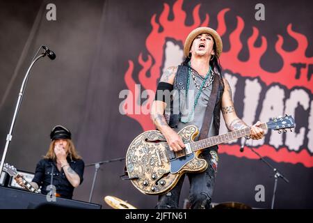 Oslo, Norwegen. 24., Juni 2022. Die schwedische Hardrock-Band The Hellacopters spielt ein Live-Konzert während des norwegischen Musikfestivals Tons of Rock 2022 in Oslo. Hier ist Gitarrist Dregen live auf der Bühne zu sehen. (Foto: Gonzales Photo - Terje Dokken). Stockfoto