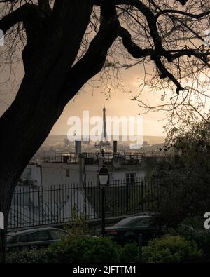 Der Eiffelturm von Sacré Coeur aus gesehen Stockfoto