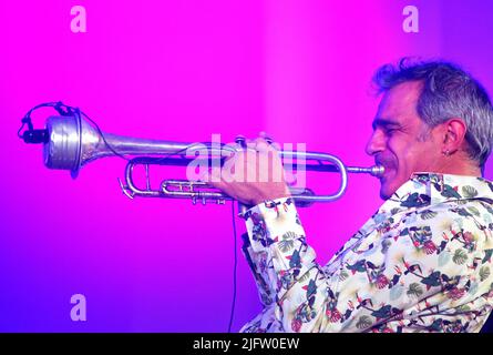 Krakau. Krakau. Polen. Paolo Presu (tp) tritt mit dem Adam Baldych Quartett beim Summer Jazz Festival auf. Stockfoto