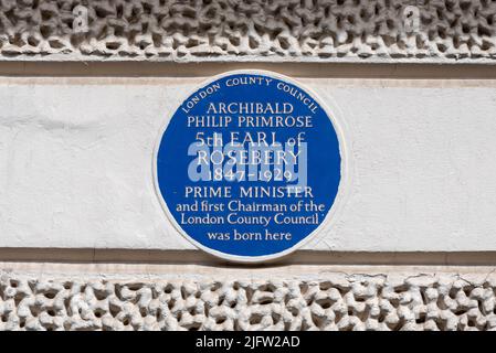 Archibald Philip Primrose, 5. Earl of Rosebery, blaue Plakette. Geehrt durch den London County Council zu Ehren des hier geborenen Premierministers 1847 Stockfoto