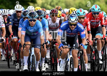 Tour de France: Etappe 4 Dunkirk nach Calais. 5.. Juli 2022. Calais, Frankreich. 5.. Juli 2022. Das Feld macht Fortschritte bei der Etappe 4 der Tour De France, Dunkerque bis Calais. Kredit: Pete Goding/Alamy Live Nachrichten Stockfoto