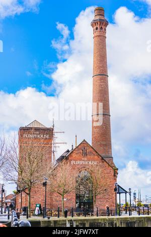 Klassischer Pub. Pump House, Albert Dock. Liverpool, Merseyside, Lancashire, England, Vereinigtes Königreich Stockfoto