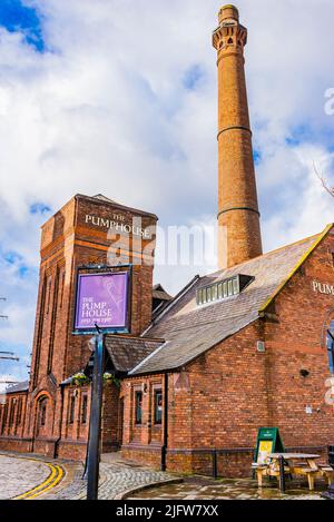 Klassischer Pub. Pump House, Albert Dock. Liverpool, Merseyside, Lancashire, England, Vereinigtes Königreich Stockfoto