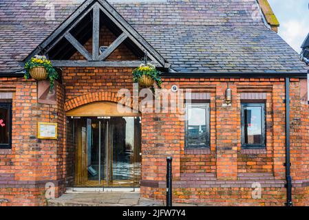 Klassischer Pub. Pump House, Albert Dock. Liverpool, Merseyside, Lancashire, England, Vereinigtes Königreich Stockfoto