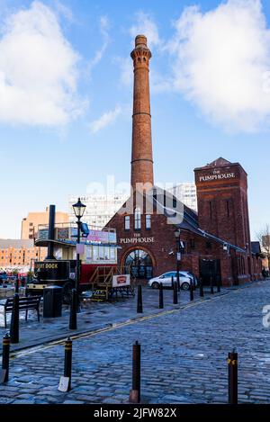 Klassischer Pub. Pump House, Albert Dock. Liverpool, Merseyside, Lancashire, England, Vereinigtes Königreich Stockfoto