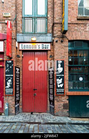 Die Mathew Street ist eine Straße in Liverpool, England, die als Standort des neuen Cavern Club bekannt ist, in dem die Beatles im ursprünglichen Club auf num gespielt haben Stockfoto