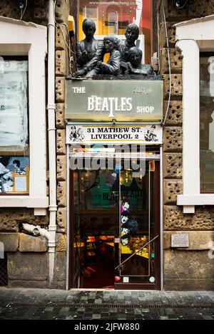 Die Mathew Street ist eine Straße in Liverpool, England, die als Standort des neuen Cavern Club bekannt ist, in dem die Beatles im ursprünglichen Club auf num gespielt haben Stockfoto