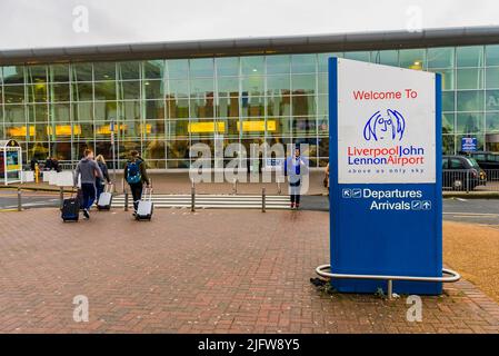 Logo des Flughafens Liverpool John Lennon (LPL). Liverpool, Merseyside, Lancashire, England, Vereinigtes Königreich Stockfoto
