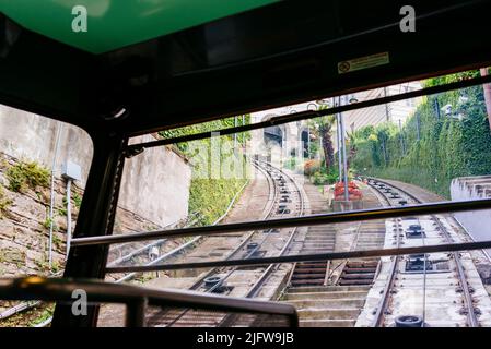 Funicolari in der Citta Alta von Bergamo. Die Bergamo Alta-Seilbahn ist eines der beiden Standsysteme in der Stadt Bergamo. Erbaut im Jahr 1887, es conn Stockfoto