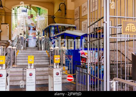 Bergamo Citta alta funicolare. Bahnhof in der unteren Stadt. Die Bergamo Alta-Seilbahn ist eines der beiden Standsysteme in der Stadt Bergamo. Bui Stockfoto