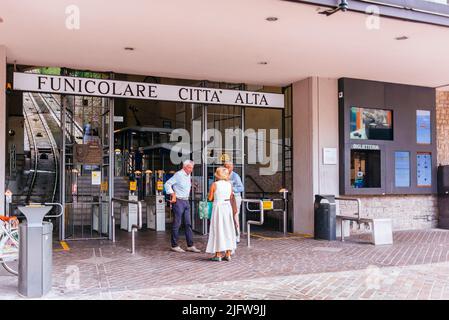 Bergamo Citta alta funicolare. Bahnhof in der unteren Stadt. Die Bergamo Alta-Seilbahn ist eines der beiden Standsysteme in der Stadt Bergamo. Bui Stockfoto