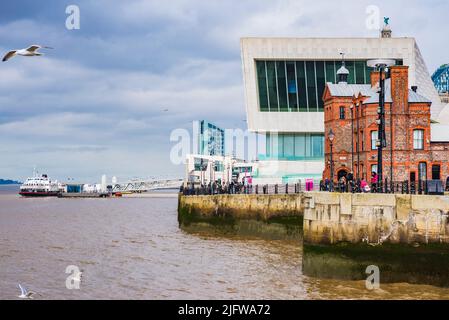 Pier Head. Liverpool Pilot Office, Museum of Liverpool und Mersey Ferry Terminal. Pier Head Ferry Terminal, Georges Parade, Pier Head, Liverpool, Mers Stockfoto