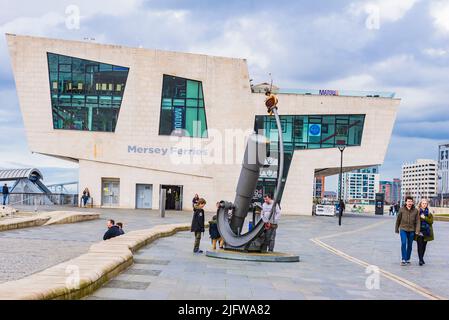 Mersey Ferry Terminal. Pier Head Ferry Terminal, Georges Parade, Pier Head, Liverpool, Merseyside, Lancashire, England, Vereinigtes Königreich Stockfoto