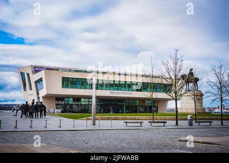 Mersey Ferry Terminal. Pier Head Ferry Terminal, Georges Parade, Pier Head, Liverpool, Merseyside, Lancashire, England, Vereinigtes Königreich Stockfoto