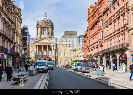 Castle st., im Hintergrund Liverpool Town Hall. Liverpool, Merseyside, Lancashire, England, Vereinigtes Königreich Stockfoto